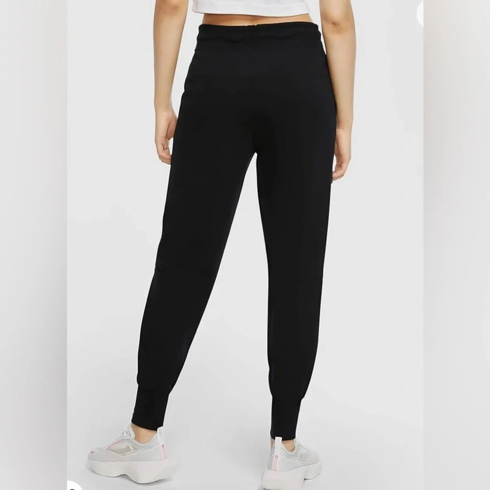Nike Sportswear Women’s Sz XXL‎ Black Tech Fleece Joggers